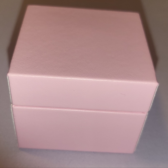 10 Kt Gold Earrings - Picture 3 of 4